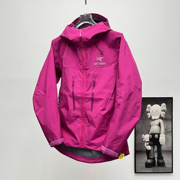 Arc'teryx Alpha SV Women's JacketWaterproof Hiking Coat in Groove Purple
